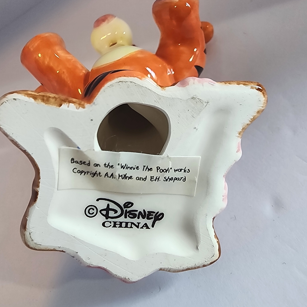 VINTAGE Tigger Ceramic Figurine - Picture 5 of 5